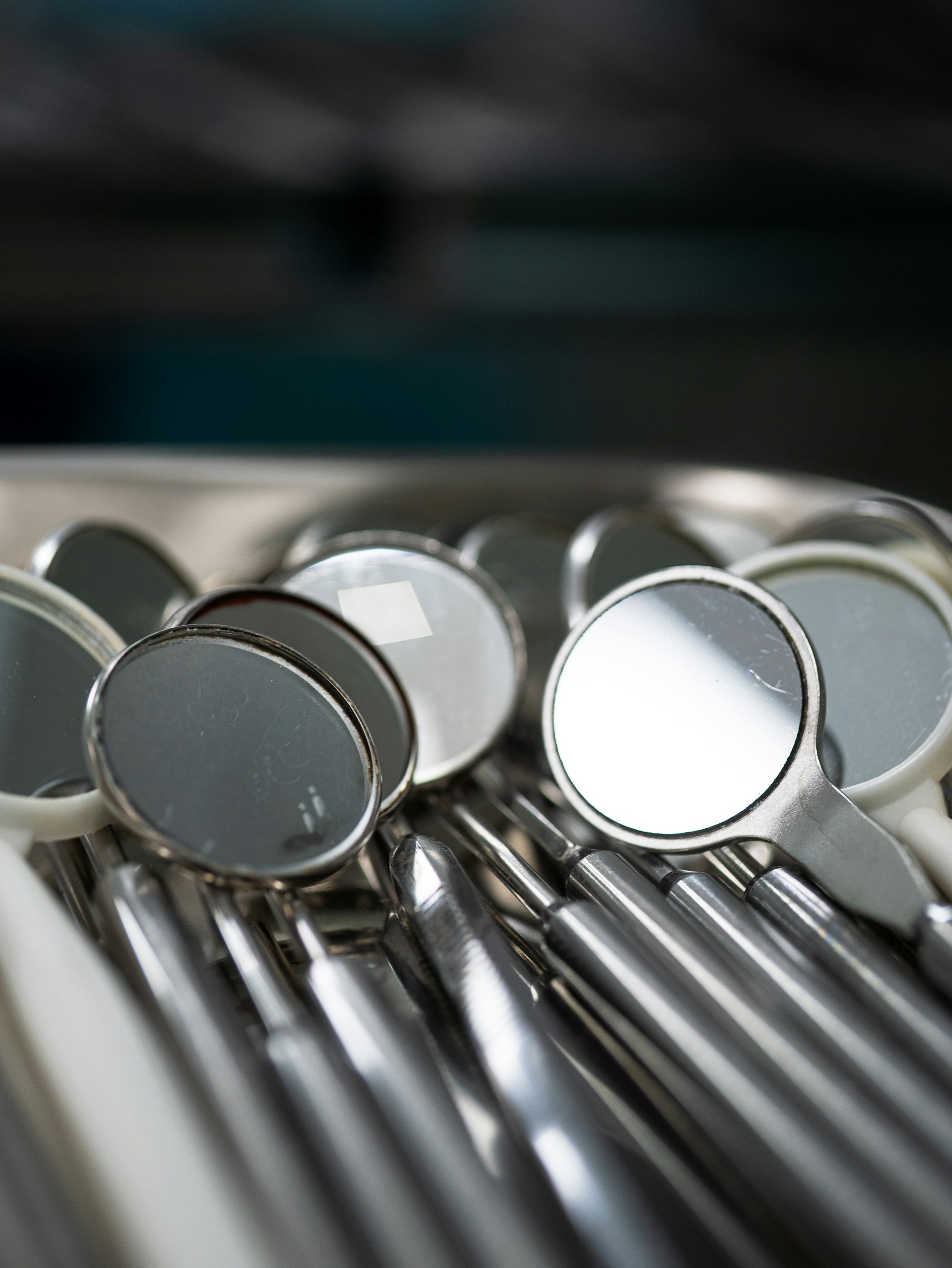 Dental mirrors and instruments arranged in a tray